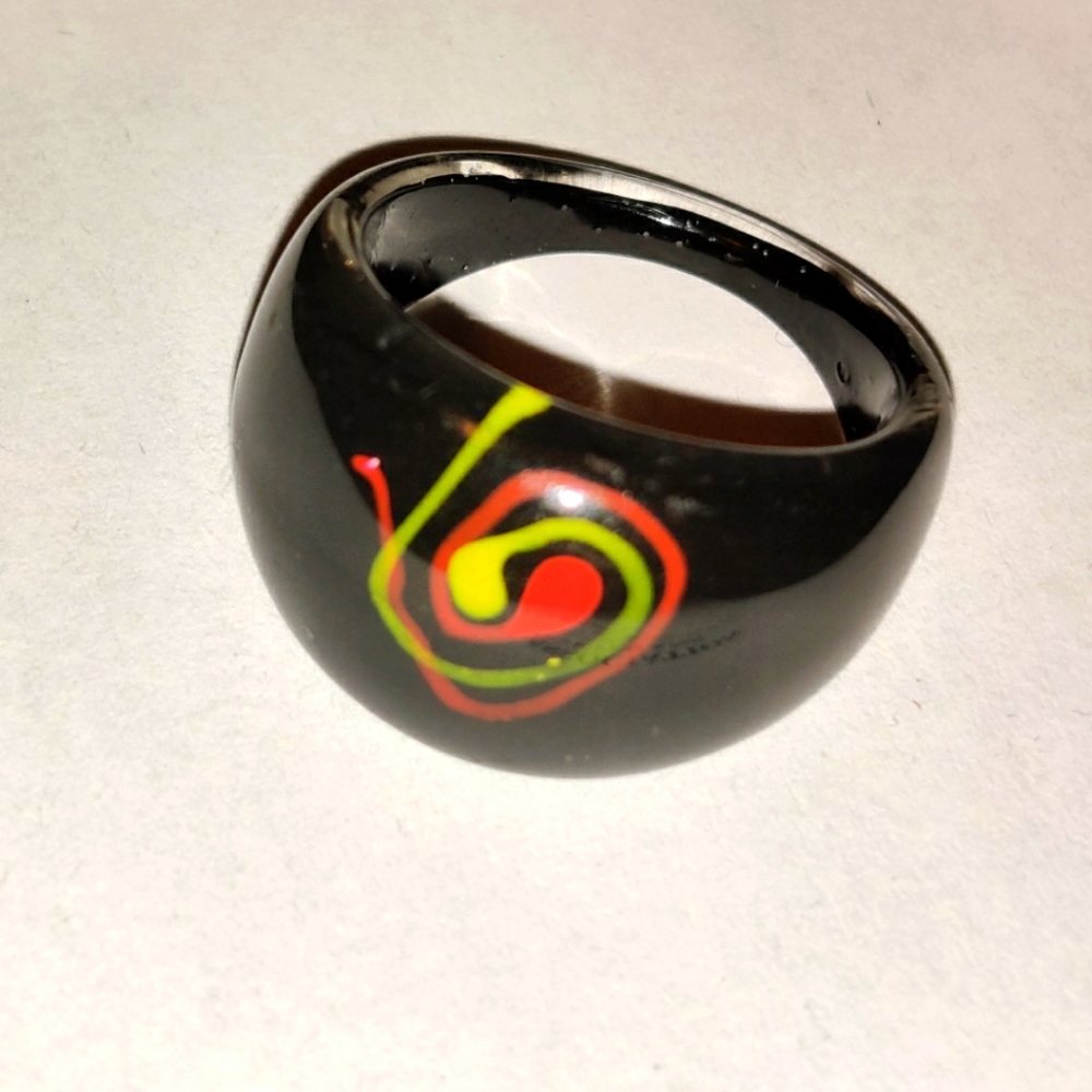 NWOT Swirl Vortex Hand Painted Plastic Black Ring